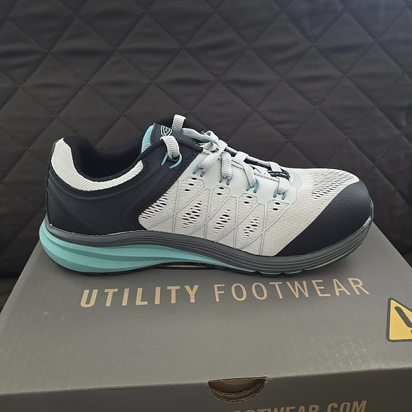 Keen Women's Vista Energy Carbon Fiber Toe Utility Shoe in Black, White, Blue 8 - Picture 4 of 6